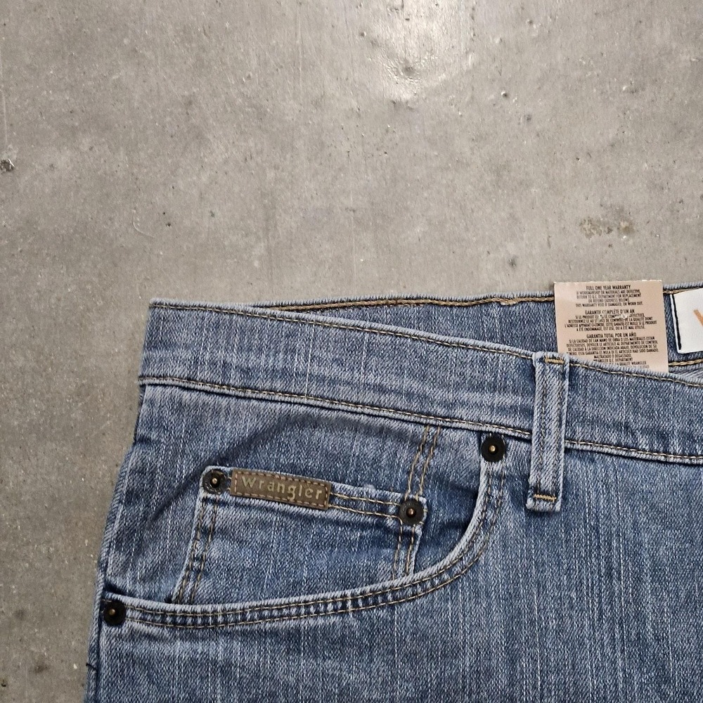 NWT Wrangler Rugged Men's Comfort Fit Jean 36x29 - Wrangler Authentics - Picture 3 of 8